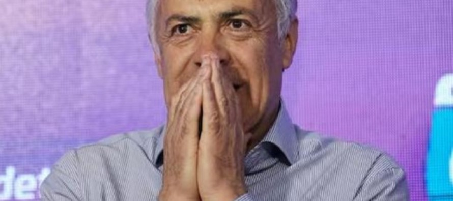 El Gobernador Alfredo Cornejo sigue escondiendo la mugre debajo de la alfombra.