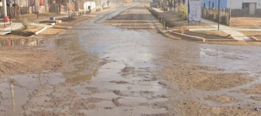 Asfalto en calle Quintana y entrega de viviendas en el barrio Bordelongue