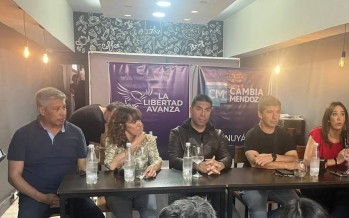 Presentación de candidatos de LLA y la UCR en Tunuyán y la insólita discusión por un cartel.