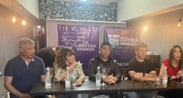 Presentación de candidatos de LLA y la UCR en Tunuyán y la insólita discusión por un cartel.