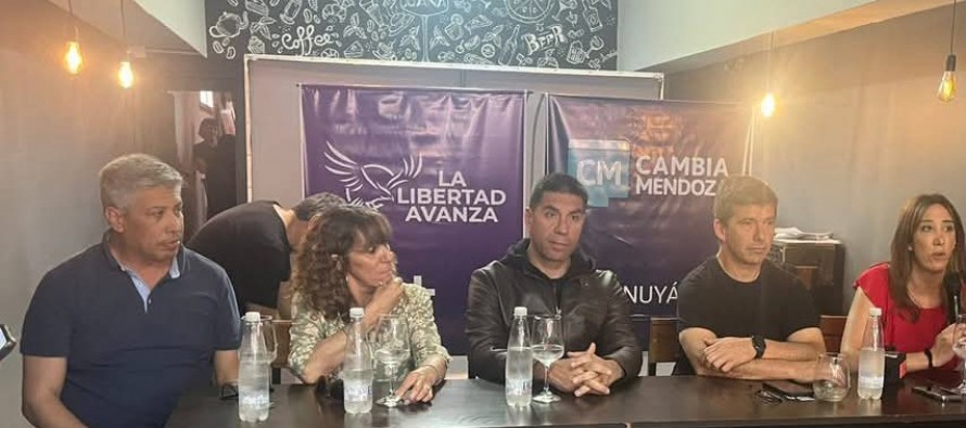 Presentación de candidatos de LLA y la UCR en Tunuyán y la insólita discusión por un cartel.